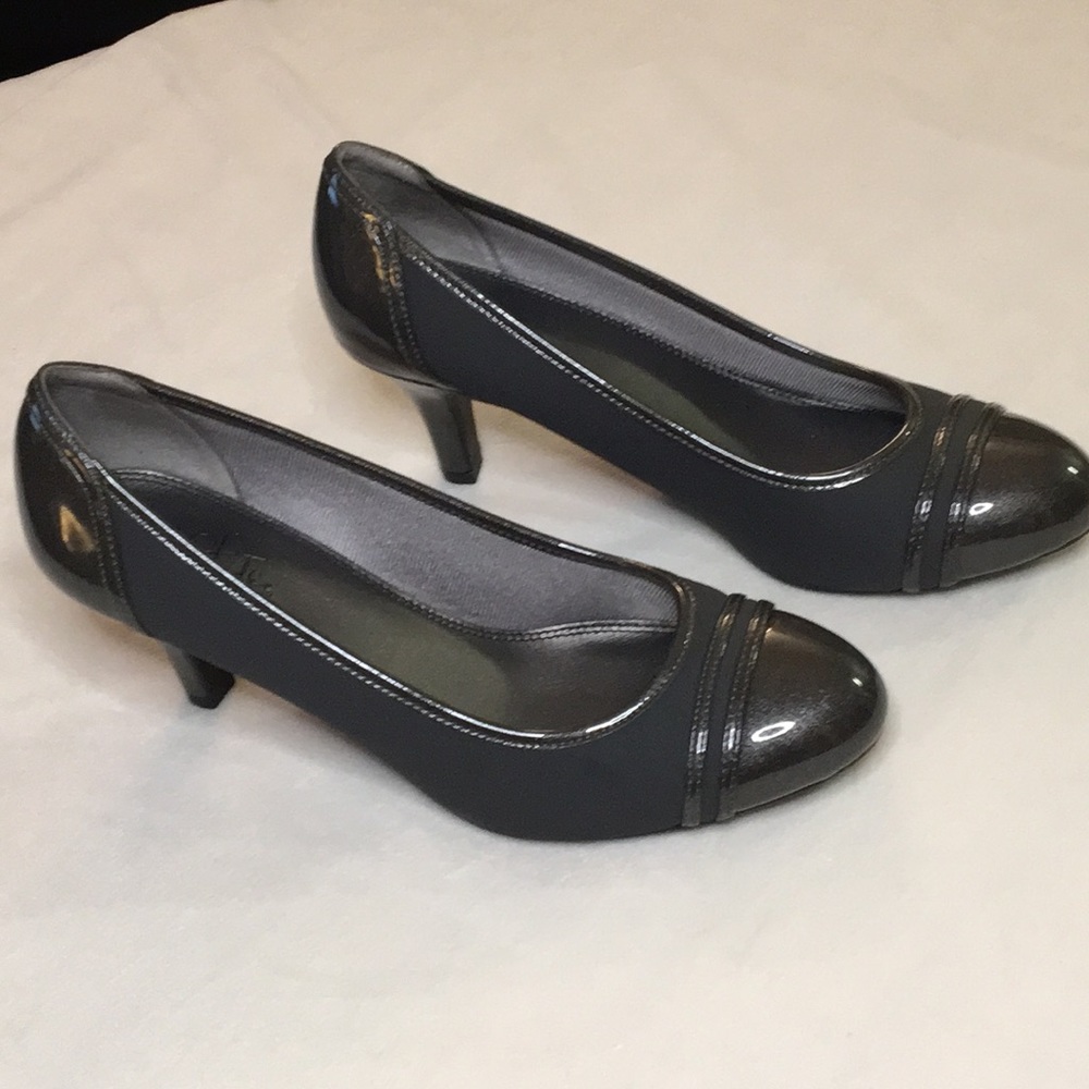 Life Stride Dark Grey 2 1/2” Pump